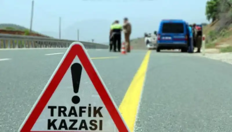 Ticari Araç ile Otomobil Çarpıştı: 5 Kişi Yaralandı, Detaylar Şoke Edici!