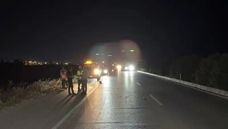 Adana'da Üç Araçlık Zincirleme Kaza: Yaralılar ve Trafik Karmaşası