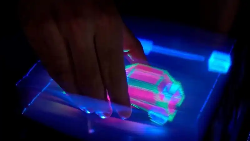Dünyanın İlk Etkileşimli 3D Hologramı: Geleceğin Teknolojisi Bugün Gerçekleşti