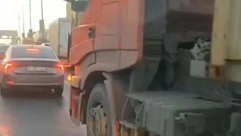 D-100’de Yol Verme Kavgası: TIR Sürücüsü Sakinliğini Kaybetti!