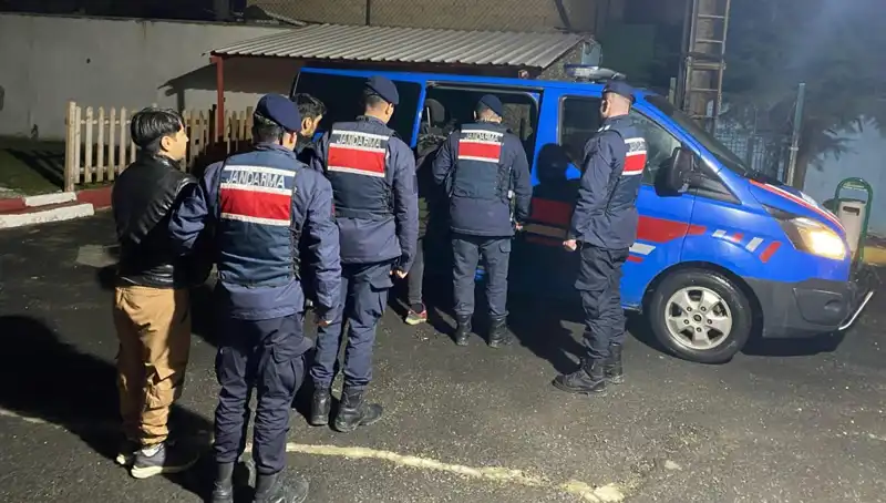 Edirne'de 17 Düzensiz Göçmen Yakalandı, Sınır Güvenliği Artırılmalı mı?