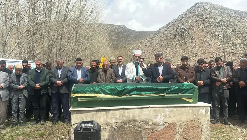 Baba ve Kızları Arasında Yaşanan Dokunaklı Veda Anları