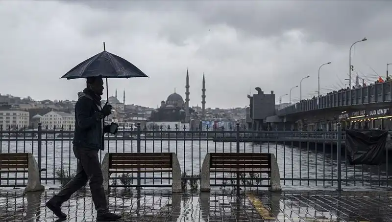 Kış Kapıda: İstanbul'da Bahar Havası Yerini Yağmur ve Kara Bırakıyor