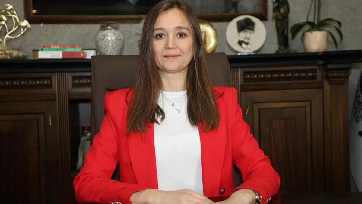 Şehzadeler Belediye Başkanı’ndan Özgür Özel ile Yasak Aşk İddialarına Yalanlama!