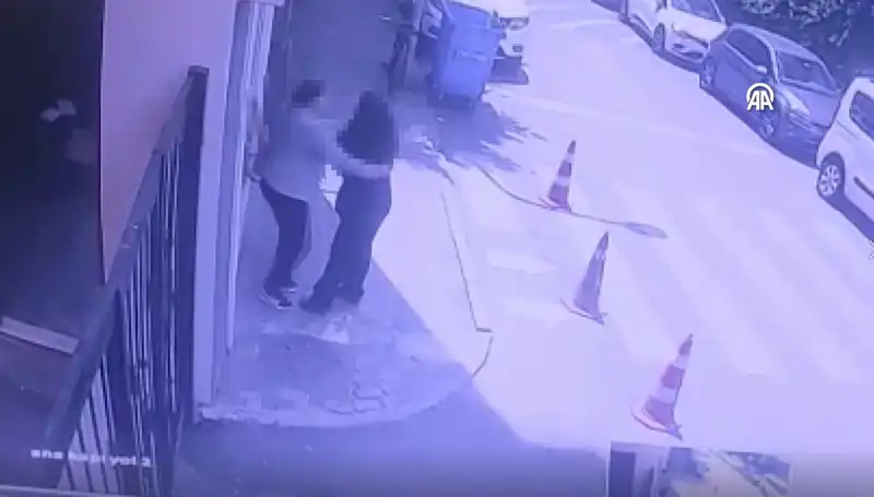 İstanbul'da Lise Tuvaletinde Dehşet Veren Olay: Öğrenci İfşa Oldu