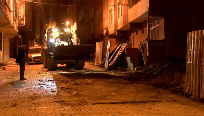 Bağcılar’da Eğilen Bina Tahliye Edildi: Bu Olay Neden Olundu?