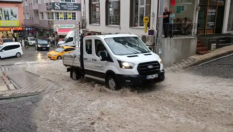 10 Dakika Süren Sağanak, Şehirde Su Baskınlarına Neden Oldu!
