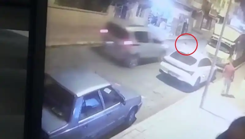 Yola Fırlayan Çocuğa Hafif Ticari Araç Çarptı: Kaza Anı ve Sonrası