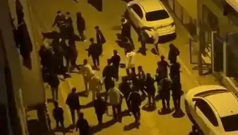 Esenyurt'ta Sopalı Mahalle Baskını: Gençler Arasında Çatışma Çıktı