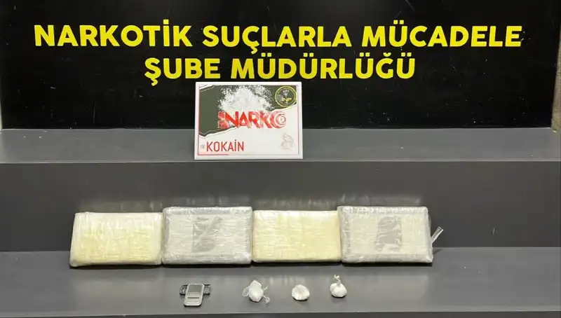 İzmir'de Uyuşturucu Operasyonu: Ele Geçirilenler ve Gözaltılar
