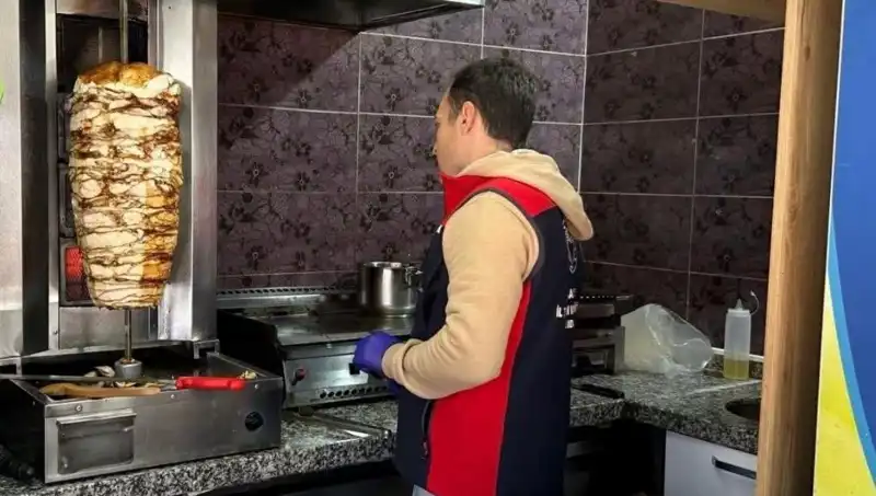 Tavuk Döner Alarmı: İşletmelerdeki Baskınlar Tüketicileri Endişelendiriyor