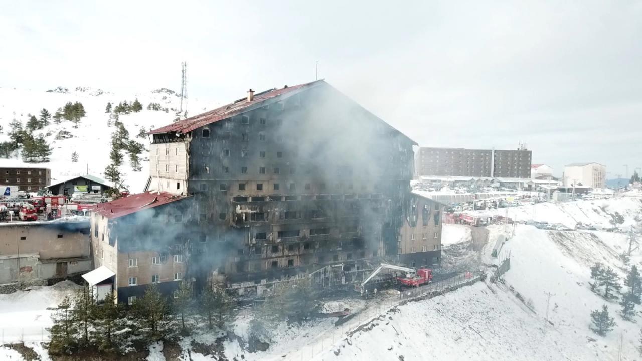 Antalya'daki otel yangınıyla ilgili 4 kişi gözaltına alındı