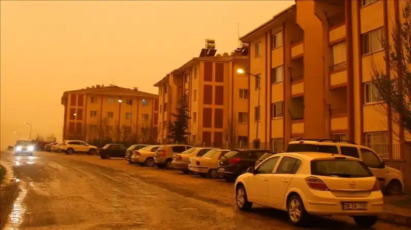 Meteoroloji'den Şaşırtan Uyarı: Çöl Tozu Sağanakla Birlikte Geliyor!
