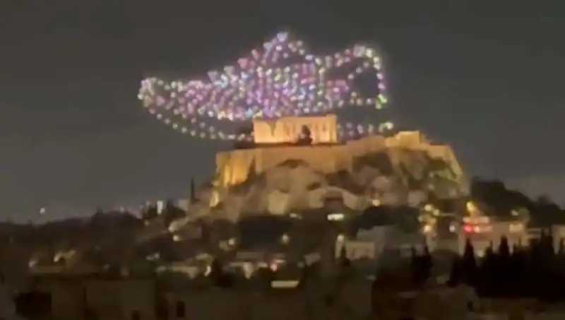 Akropolis Üzerinde Drone ile Yapılan Reklamlar, Soruşturma Açtı