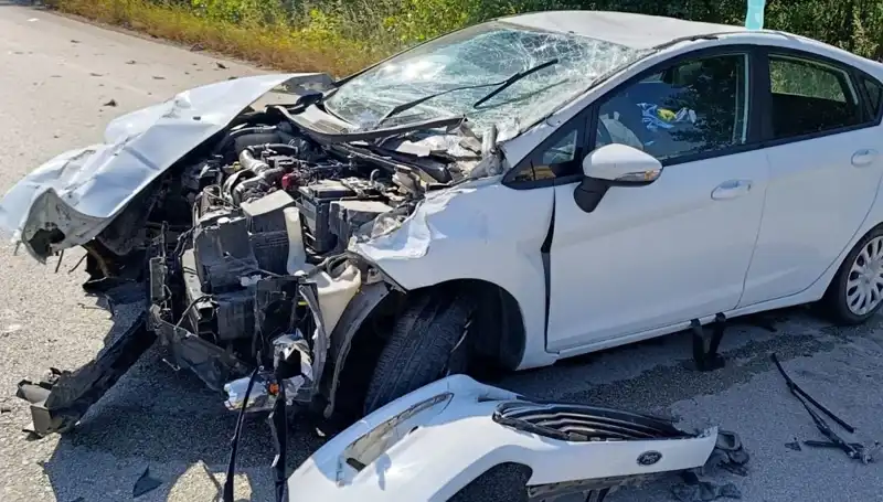 Çanakkale'deki Kaza: İki Yaralı, Trafik Harekete Geçiyor!
