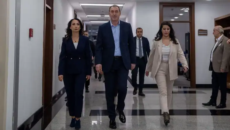 DEM Parti Heyeti, Siyasi Parti Turu ile Yüzleri Güldürüyor