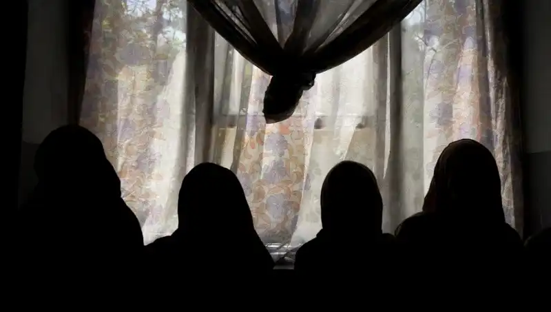 Taliban, Kadın Yazarların Eserlerine Yasağını Genişletti: Edebiyat ve Özgürlük Mücadelesi