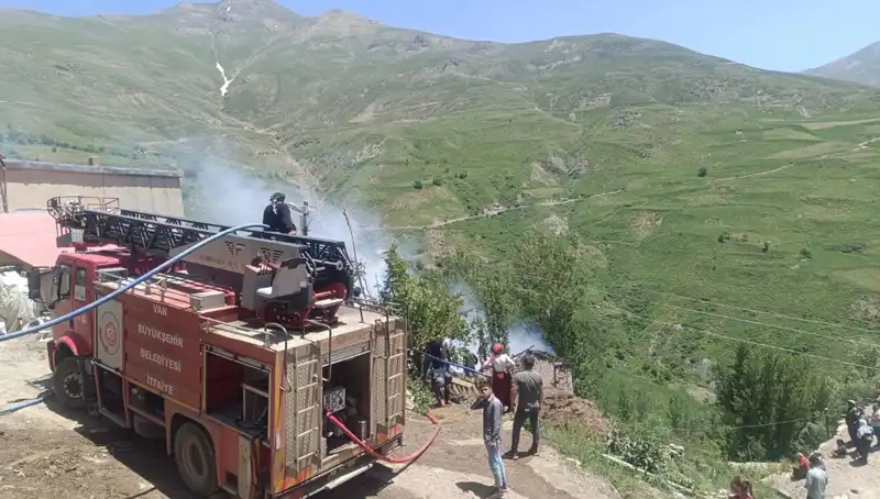 Van'daki Yangında Minik Çocuğun Hayatı Kayıp Oldu, Detaylar Şok Edici!