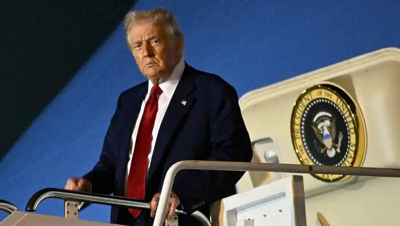 Katar'dan Trump'a Uçan Saray: 400 Milyon Dolar Değerindeki Jet Görüntülendi!