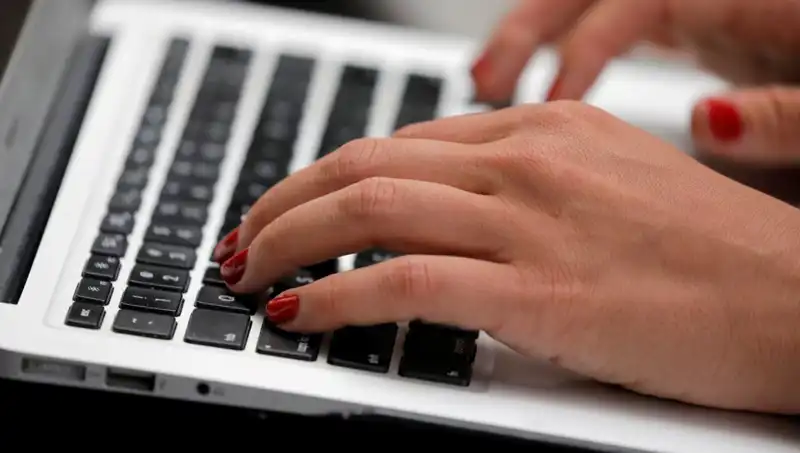 Laptop Mikrofonlarında Gizli Tehlike: Kapalıyken Dinleme Riski